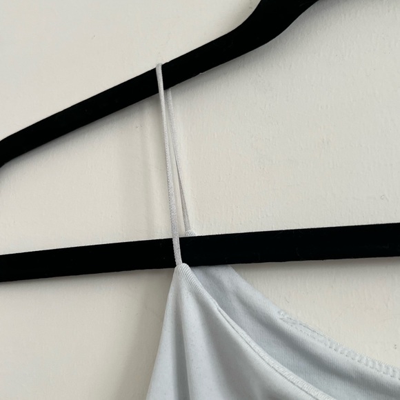 Babaton Aritzia 'Contour" one Shoulder Bodysuit, xs in white - Picture 4 of 5